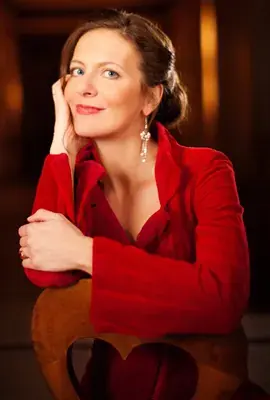 Portrait of Stephanie Houtzeel