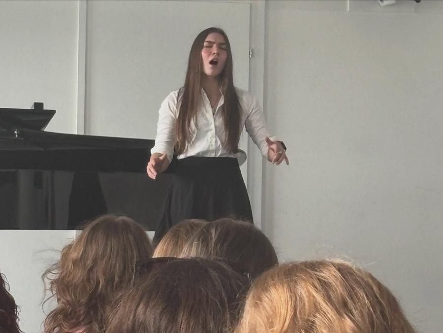 Masterclass with Valentina Farcas, photo 7 of 7, from the festival's Instagram