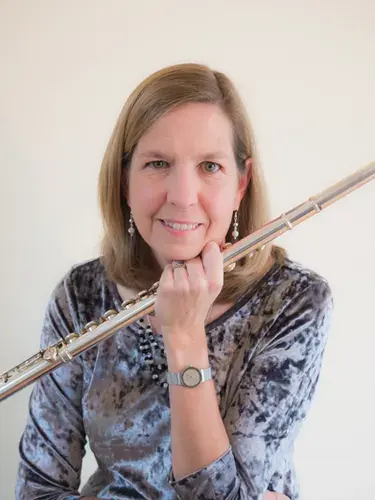 Portrait of Lisa Wolynec